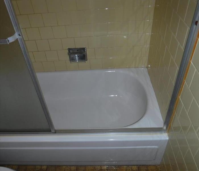 After Image shows bathtub completely cleaned and sanitized